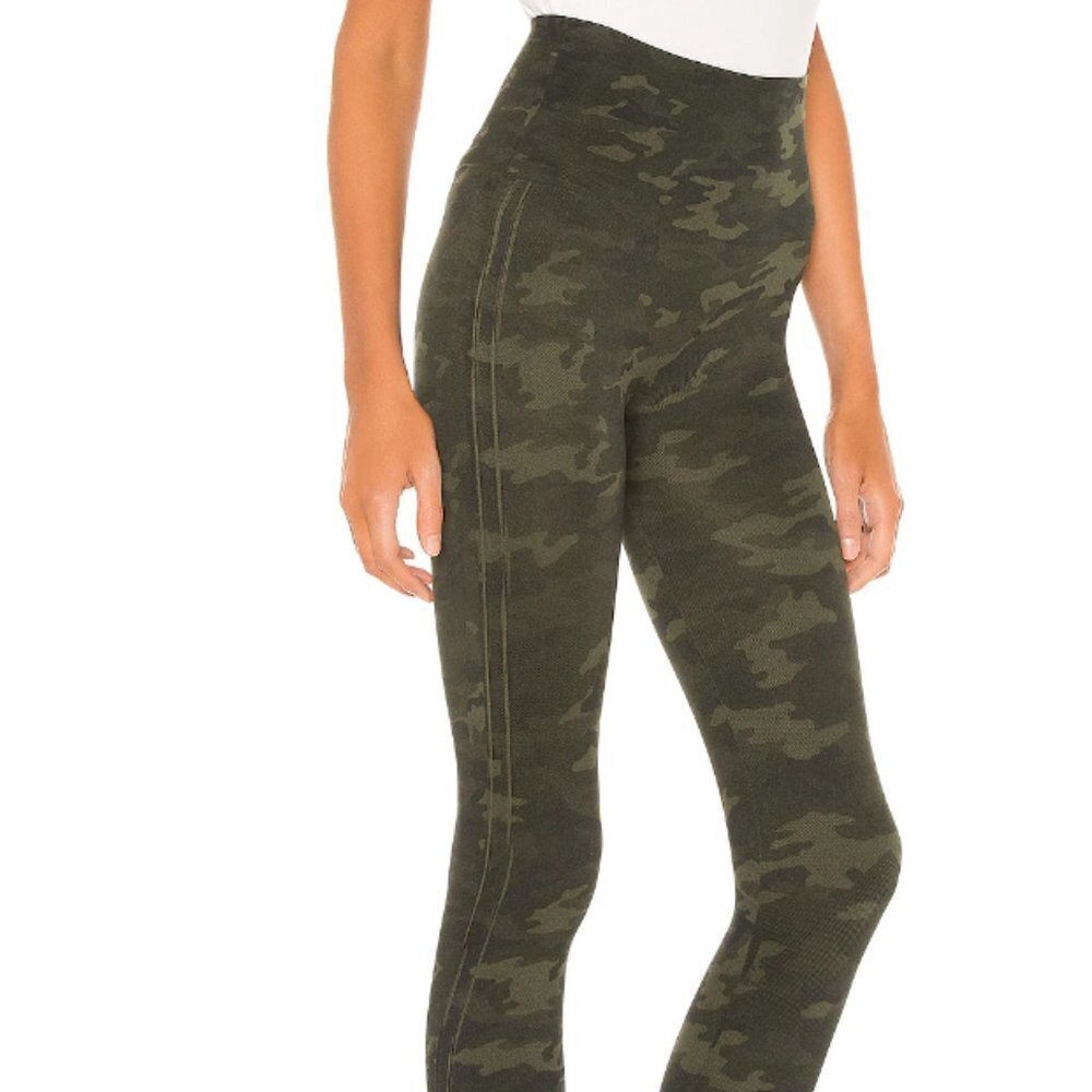Look At Me Now Seamless SPANX Legging Size Medium Green Camo